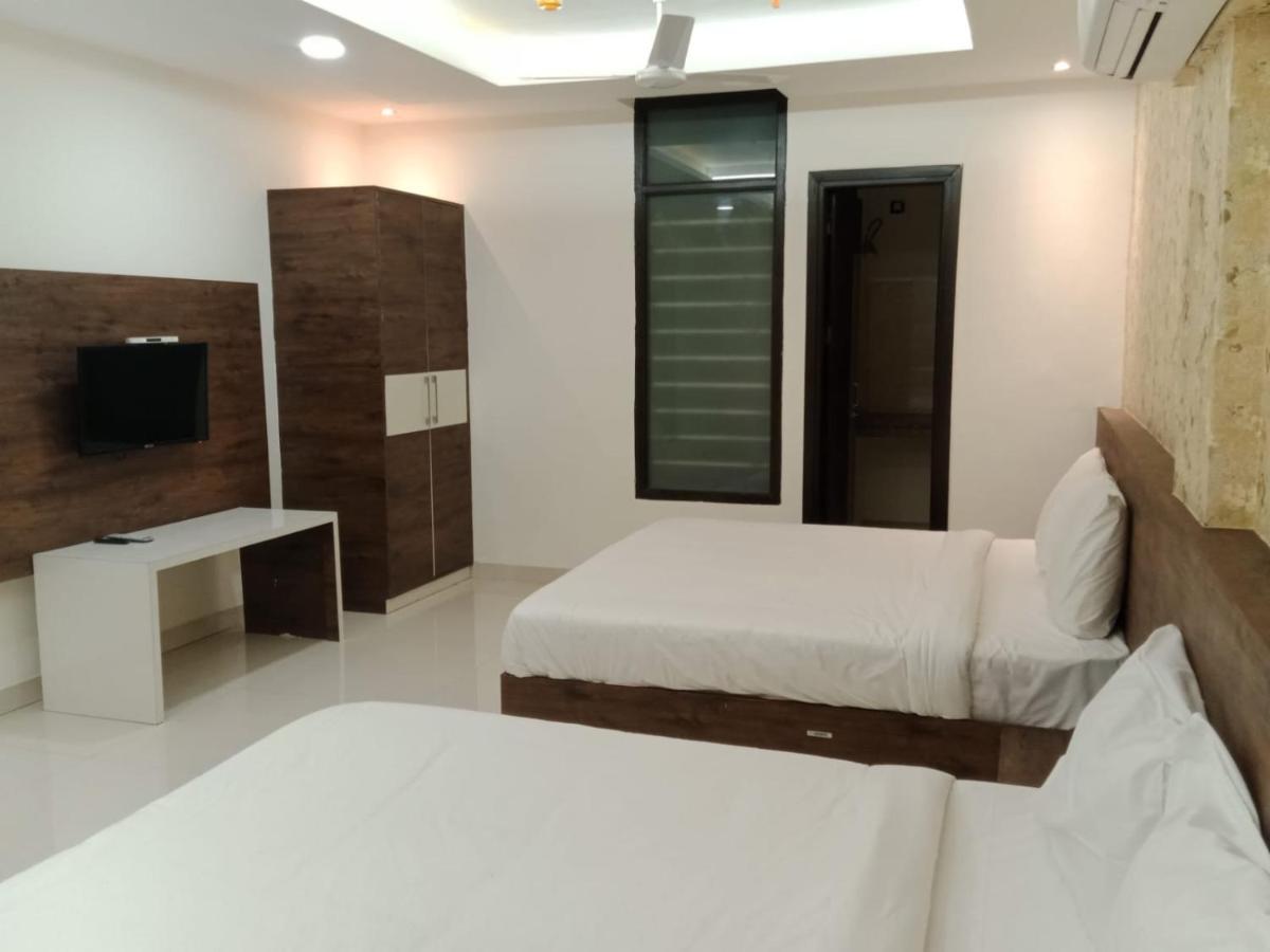 Hotel Golden Leaf Mohali Bagian luar foto