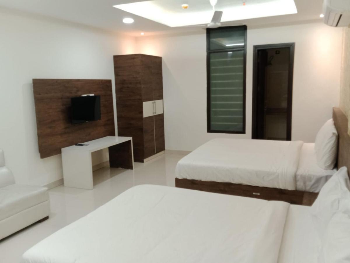 Hotel Golden Leaf Mohali Bagian luar foto